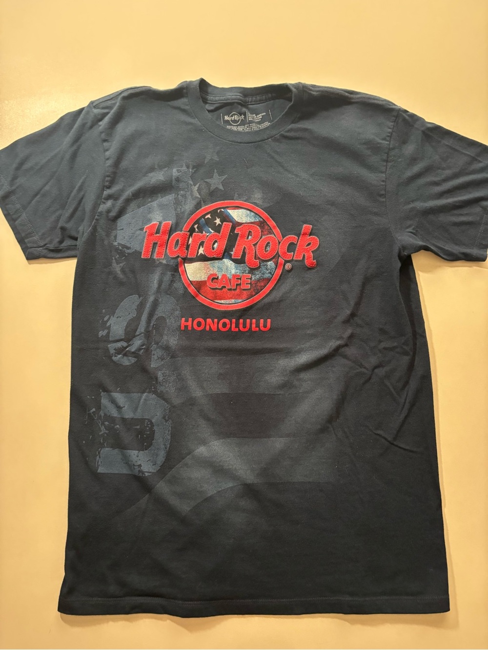 Hard Rock Cafe Honolulu Men's Navy Y2K Graphic T‑Shirt